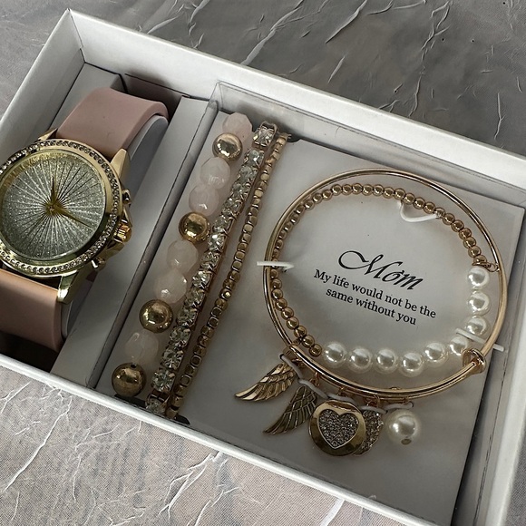 Pink & Gold Watch & Jewlery Bracelets Gift Set For Mom Mothers Day Gift NIB - Picture 4 of 13